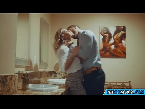 ❤️ Když vás na veřejných záchodcích svádí prsatá blondýna. ️ Super sex u cs.tube-sexer.ru